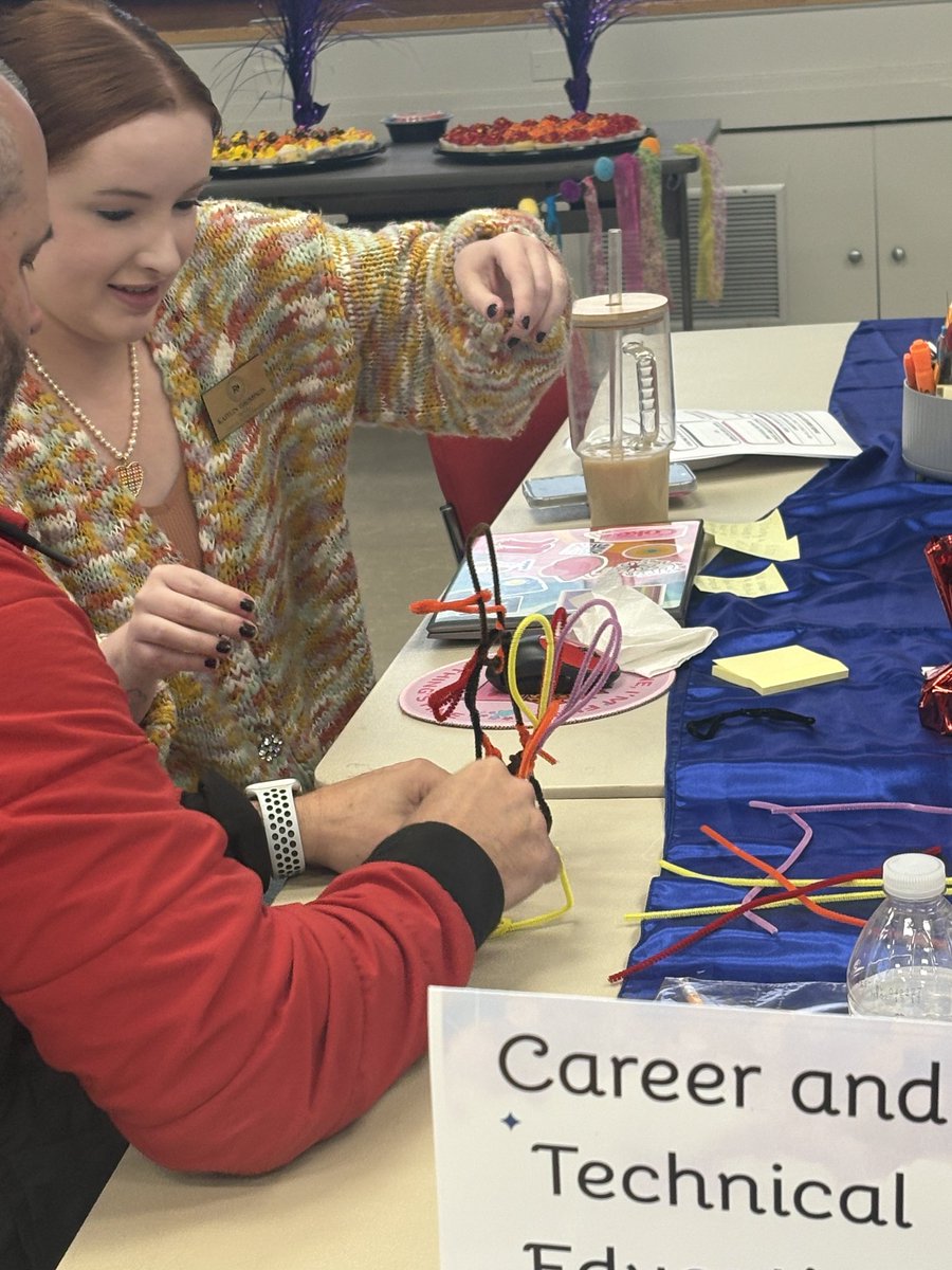 MsBennett2WinIt's tweet image. When T&amp;amp;L gets together to talk student data, prioritizing TELPAS preparation, then end with a little fun with a Pipe cleaner turkey creation contest. And the winner is 🥁 Advanced Learning Services!!
@RISDMET @kristinleeper9 
#risddreambig