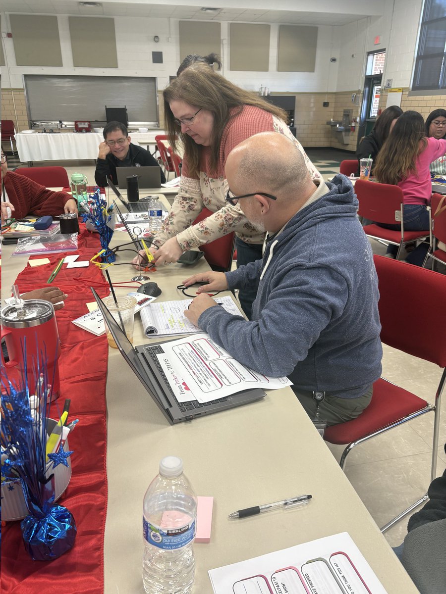 MsBennett2WinIt's tweet image. When T&amp;amp;L gets together to talk student data, prioritizing TELPAS preparation, then end with a little fun with a Pipe cleaner turkey creation contest. And the winner is 🥁 Advanced Learning Services!!
@RISDMET @kristinleeper9 
#risddreambig