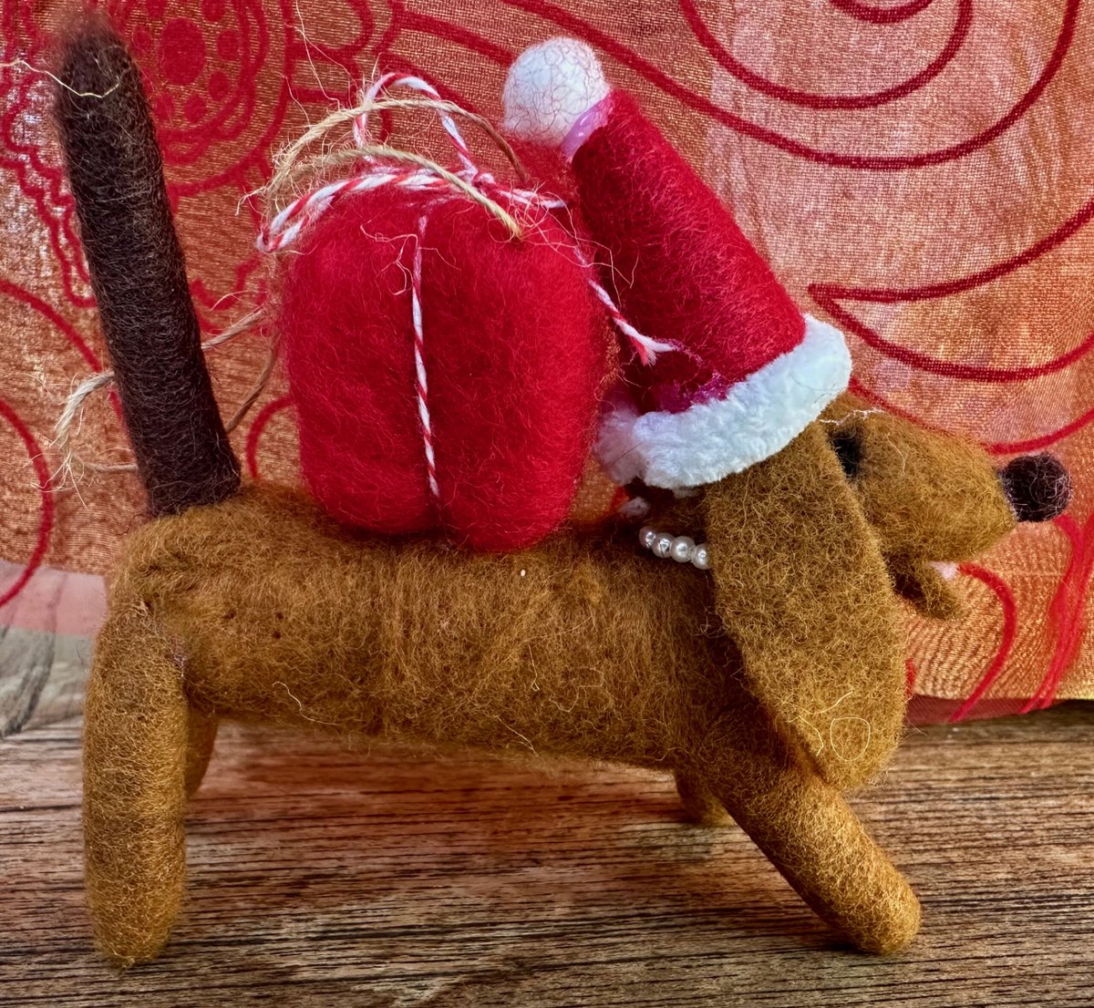 ElayneBoosler's tweet photo. Hey Peeps, if you're starting your holiday shopping, Tails of Joy has tons of brand new holiday items, ornaments, gifts, and 100% goes to save animals' lives. Thanks! https://t.co/Pp99VxeHQA. #tailsofjoy #rescue https://t.co/oxhzIrTBvo