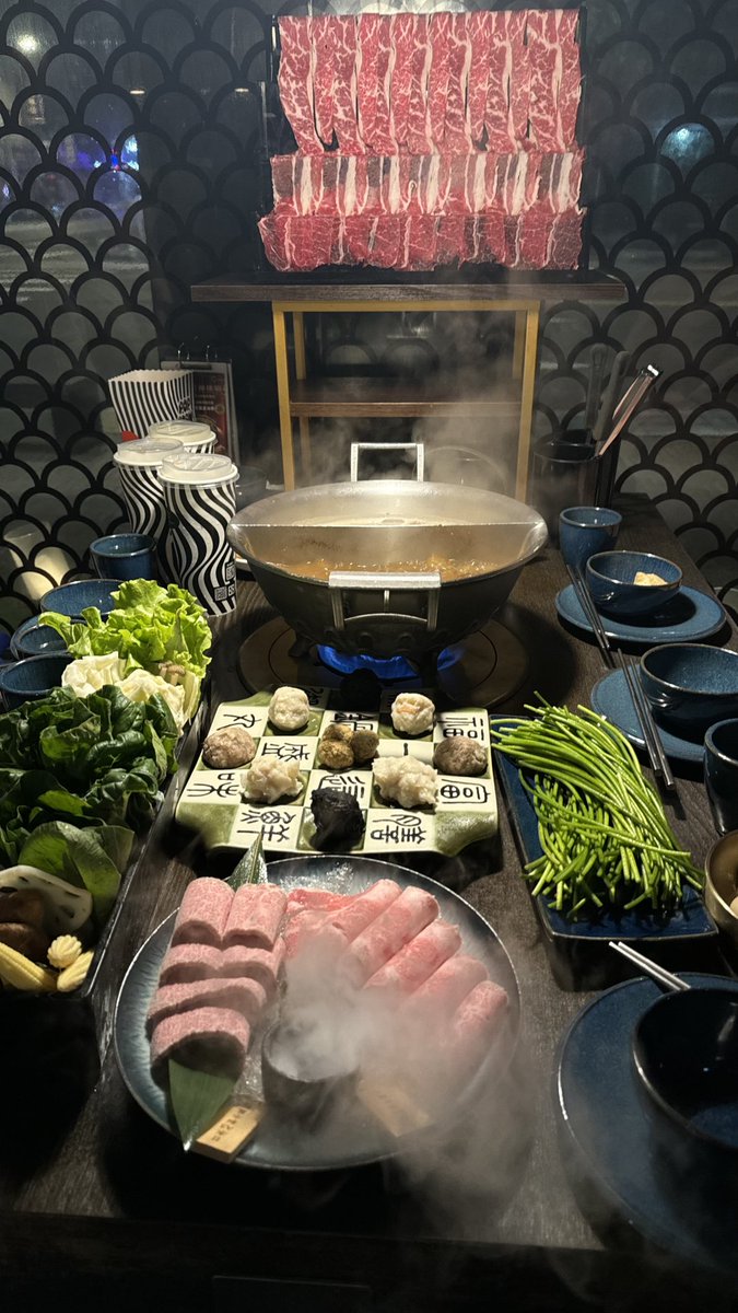 vecscfac's tweet image. 豪華な鍋料理の夕食です