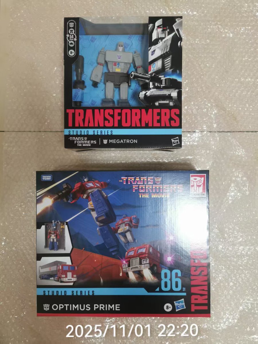 TransformersDen's tweet image. Hasbro Asia exclusive Studio Series Devastator + Optimus Prime &amp;amp; Megatron Gift Sets!

📸: Diyang Zhou (FB)

#Transformers #Devastator #OptimusPrime #Megatron #Hasbro
