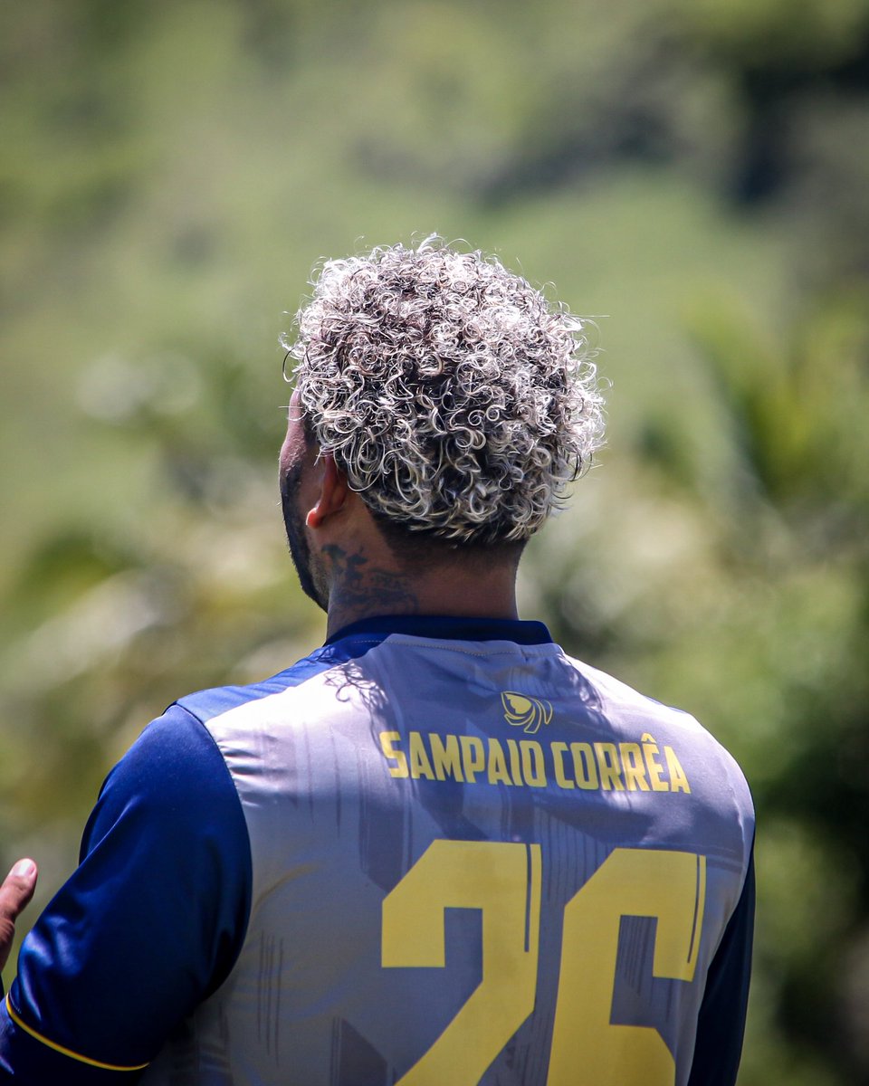 Aprendi na marra que somente eu posso me fazer bem. os outros podem, no máximo, me proporcionar momentos bons…… começou 2026 🟡🔵