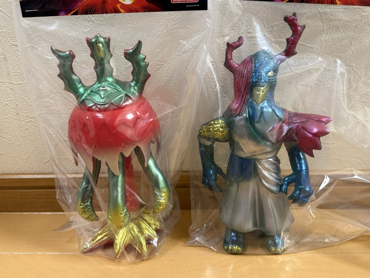 T-BASE JAPANからマーミット製、水瓶超獣アクエリウスと宇宙電気クラゲ