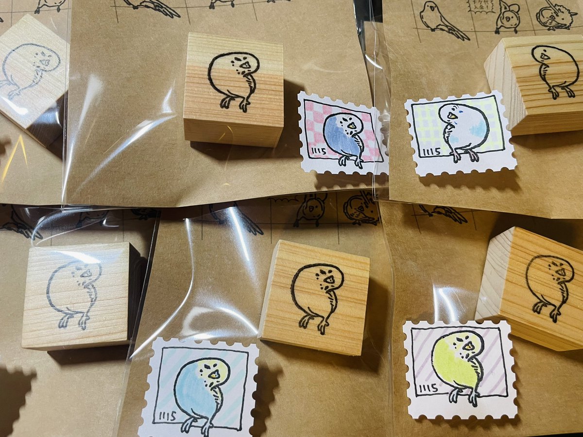 nyuushibou's tweet image. 新柄インコハンコ「首かしげ」できたよ〜
罫線にとまらせたり、吹き出しつけたり、使いやすい絵柄ではないかと❗️😉
今週末のデザフェスに持って行きます‼️