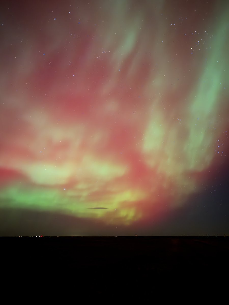 MarshallJ99's tweet photo. @SunWeatherMan Cheyenne, WY last night https://t.co/Y5Sizp0GfU