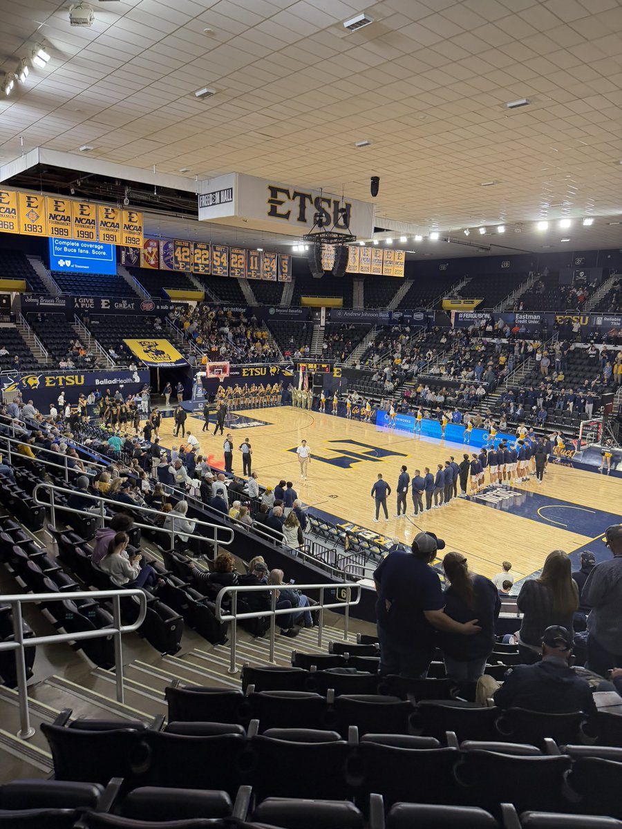 YOU’RE LOOKIN LIVEEE <a href="/Moneyline_Mac/">Ryan McIntyre</a> <a href="/CJSullivan_/">CJ Sullivan</a>  <a href="/TheColbyD/">Colby Dant</a> <a href="/TCEonSGPN/">The College Experience</a>