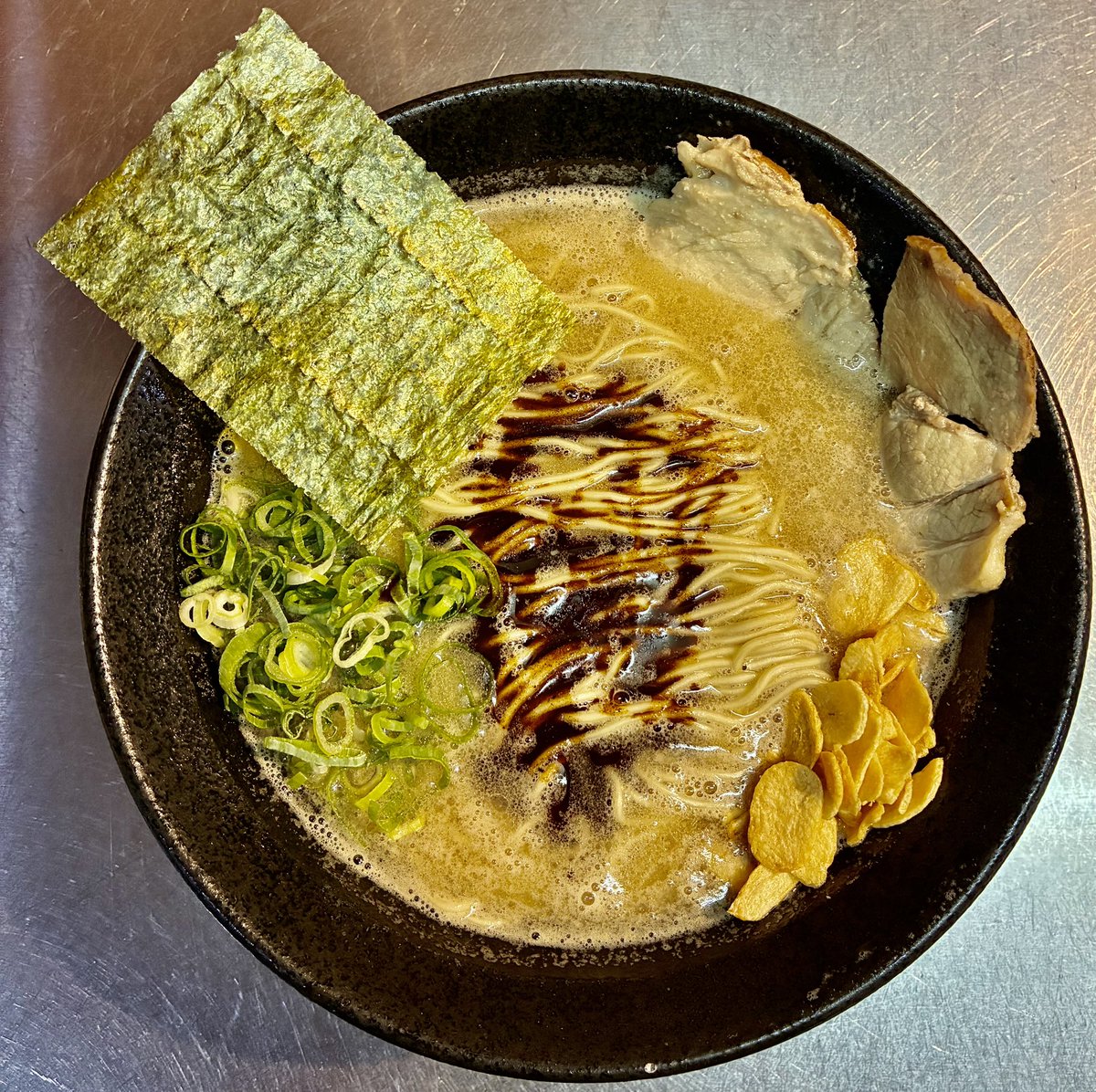 おはようございます☀
木曜日の賄いはラーメンって決めてます😄外は寒いですが
本日もご来店お待ちしております！
【営業時間】
・11:00-15:00（14:45）
・18:00-21:00（20:45）
【定休日】
・水曜日、(土)夜の部
#埼玉ラーメン
#豚骨ラーメン
#さいたま市ラーメン
#鉄道博物館