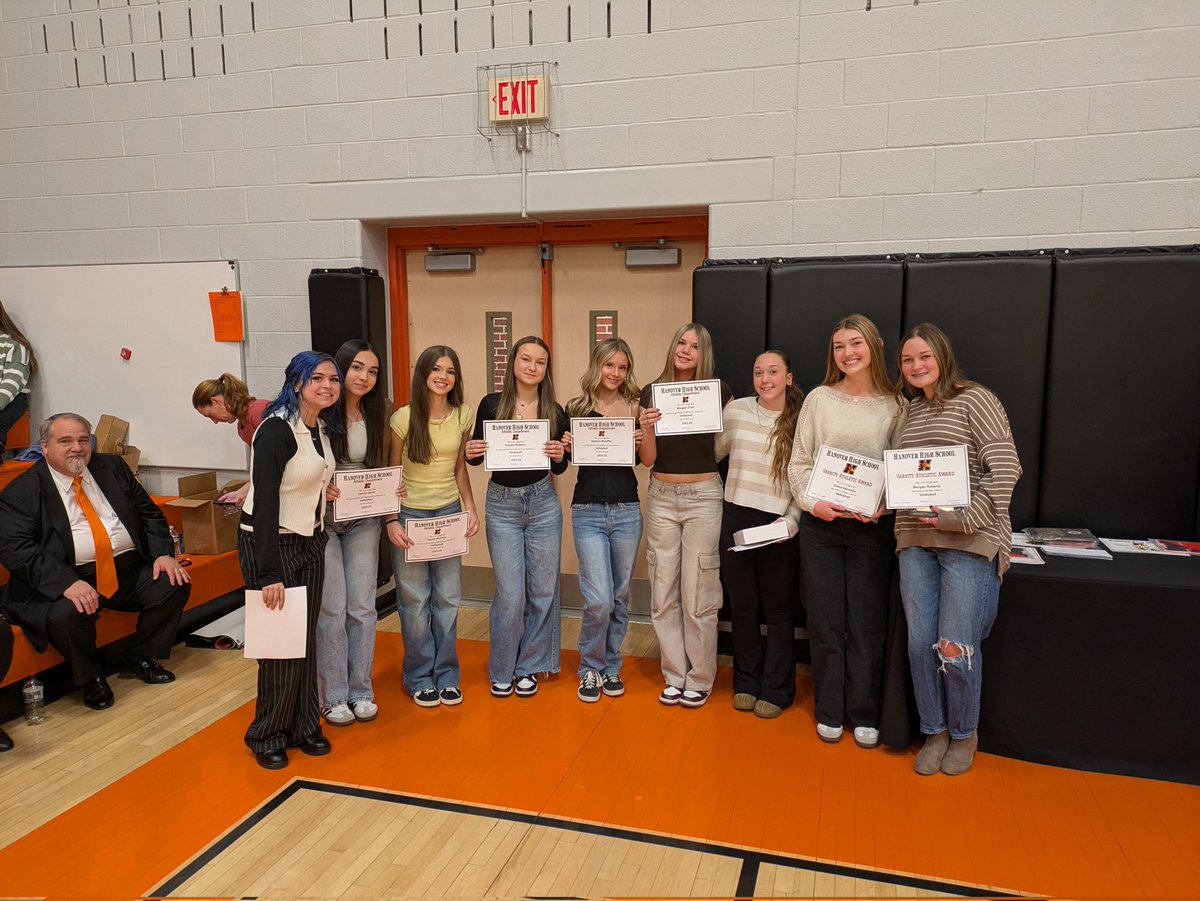 Congratulations 👏🎉 👏 to our girls volleyball team! #hpsdawesome <a href="/HanoverPublic/">HanoverPublic</a>