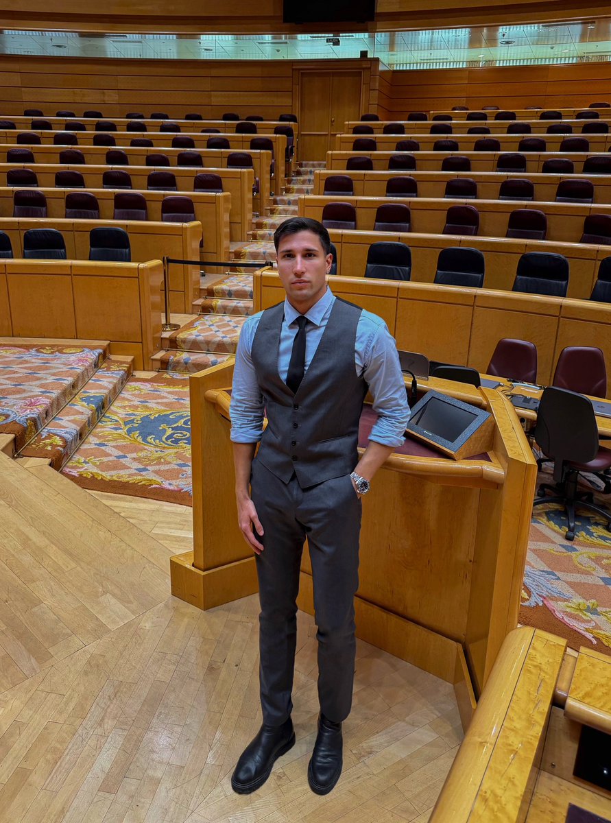 GOnestini's tweet photo. Después de tantos años estudiando Derecho y Derecho Internacional, es un honor estar en el Senado de España.
👔👨‍⚖️⚖️ https://t.co/Dr43ZmDACs