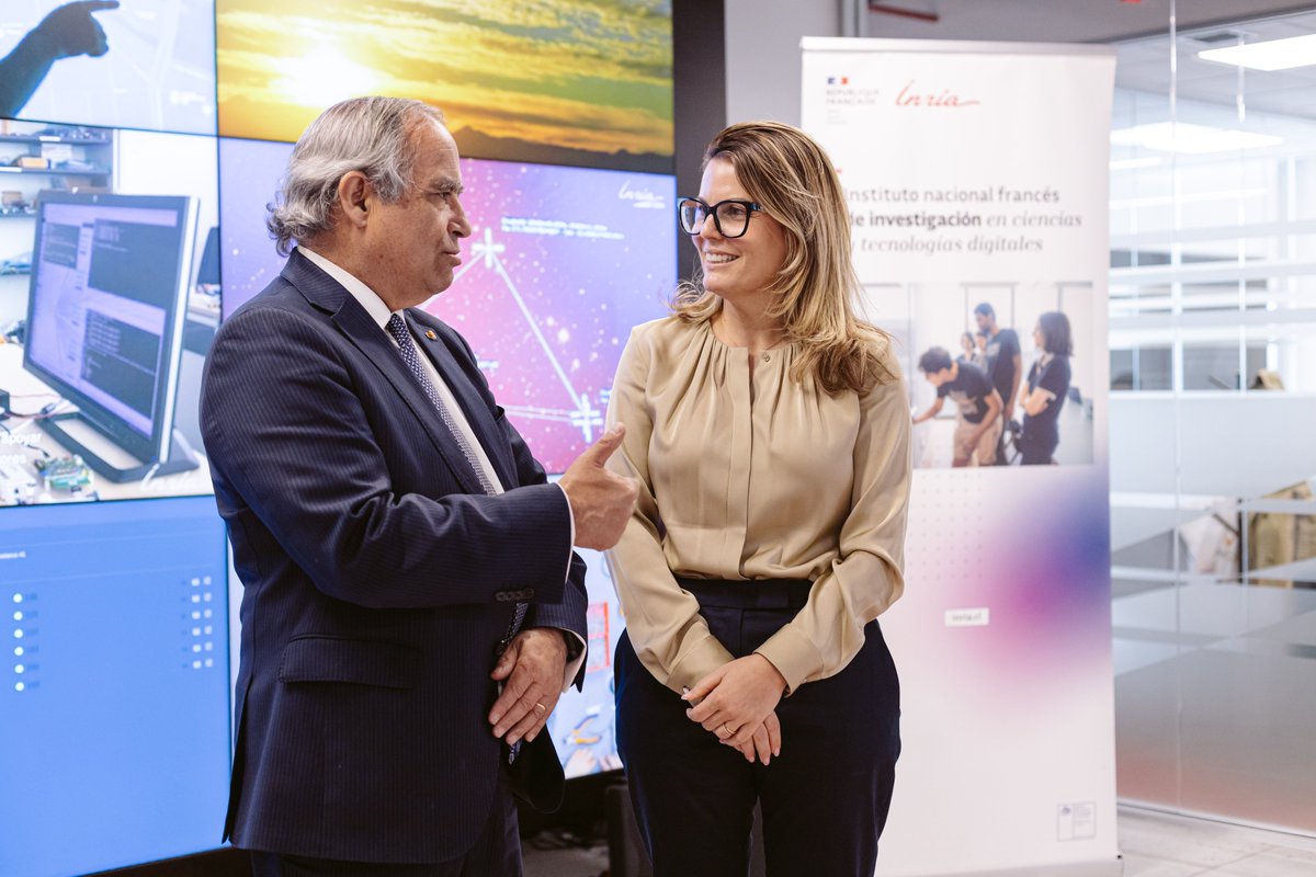 inria_chile's tweet image. En @Inria_Chile recibimos la visita del @PughSenador. Conversó con @nayatsanchezpi directora de Inria Chile y del Centro Binacional 🇫🇷🇨🇱 de IA, sobre IA, ciberseguridad, océanos, gobernanza y gestión de datos, temas clave para el desarrollo científico y tecnológico del país.