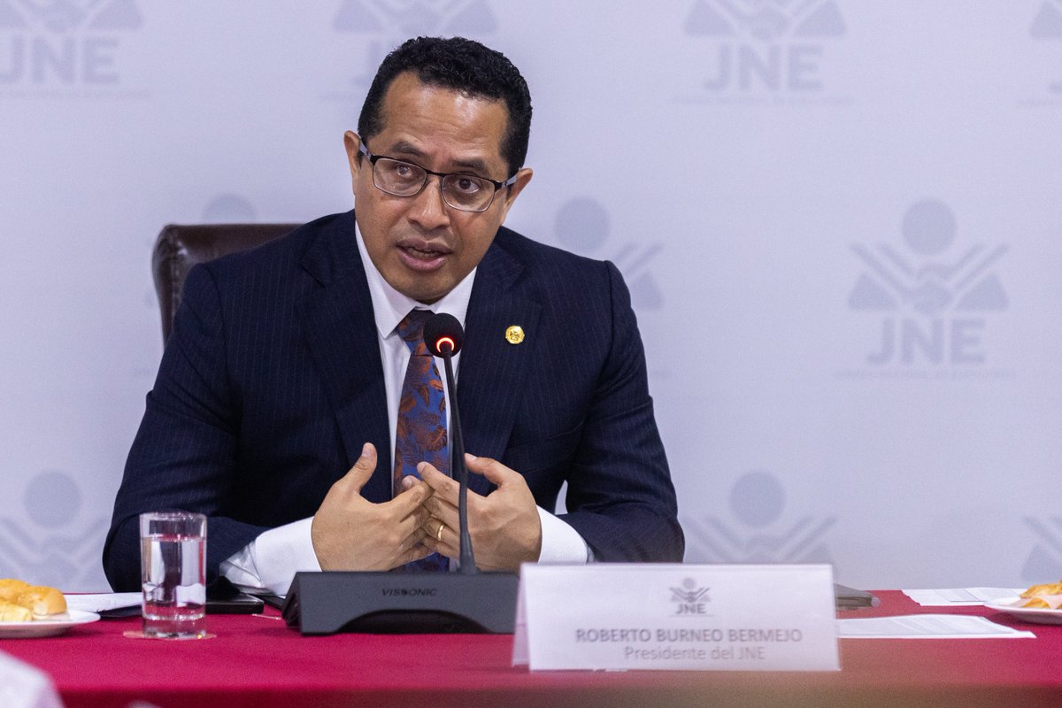El Presidente del JNE, Roberto Burneo, participó en la sexta reunión de la Comisión Interinstitucional para la Prevención de Conflictos Electorales e invocó a sus integrantes a tener un mayor grado de