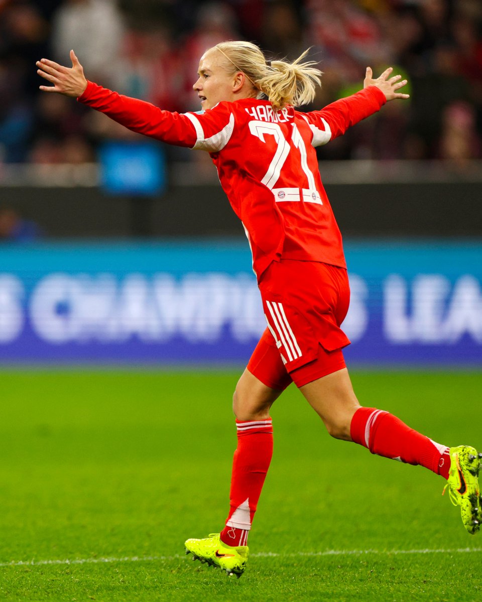 brfootball's tweet image. 5&apos;—Bayern 0-1 Arsenal
23&apos;—Bayern 0-2 Arsenal
67&apos;—Bayern 1-2 Arsenal
80&apos;—Bayern 2-2 Arsenal
86&apos;—Bayern 3-2 Arsenal

What a comeback 😱