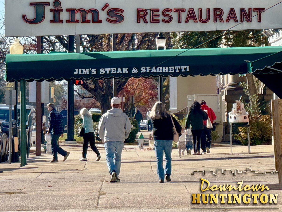 DowntownHWV's tweet image. Beautiful sunny, windy November day in downtown #HuntingtonWV.