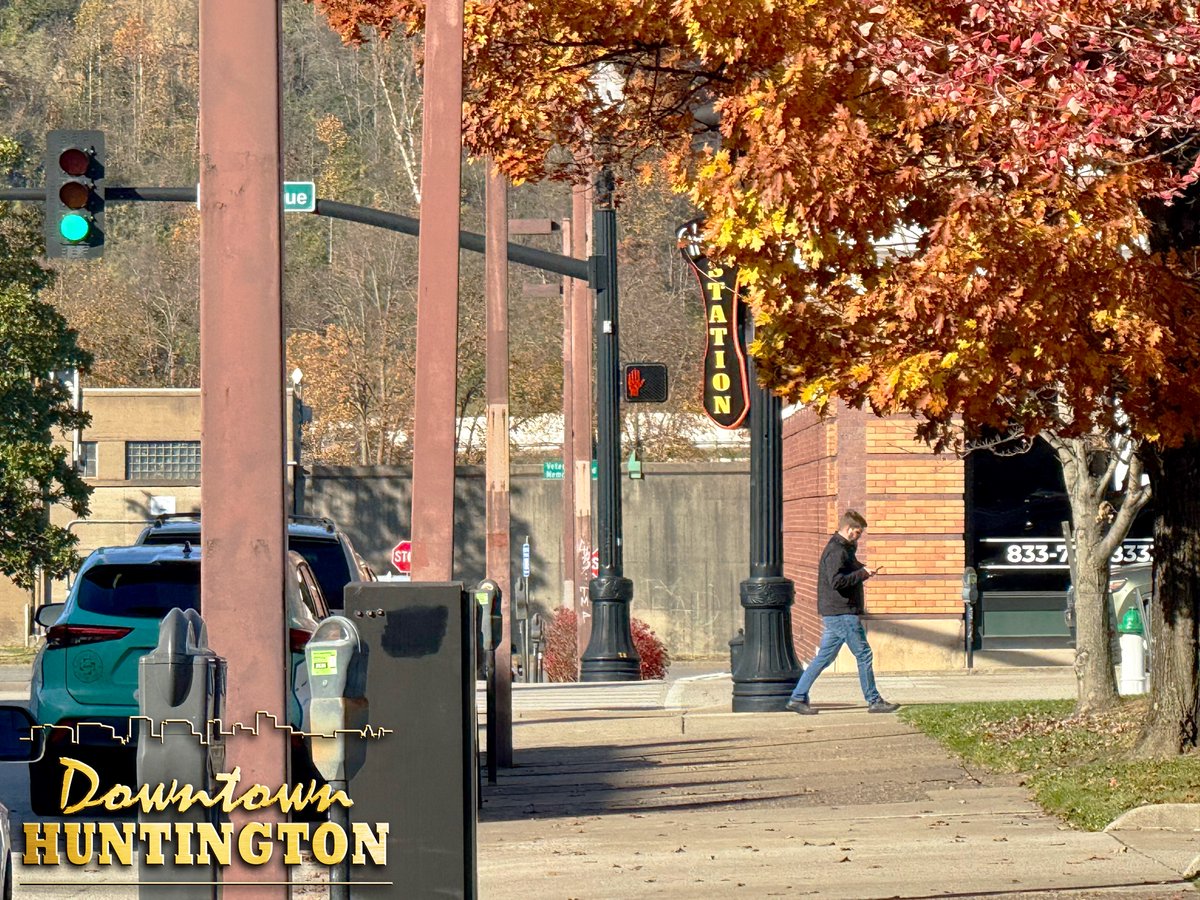 DowntownHWV's tweet image. Beautiful sunny, windy November day in downtown #HuntingtonWV.