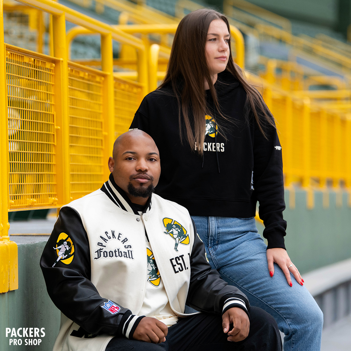 packersproshop's tweet photo. New fit check ✔️ Shop Pro Standard Modern Originals: https://t.co/jnbUTayEW2 https://t.co/kANCkr77Dd