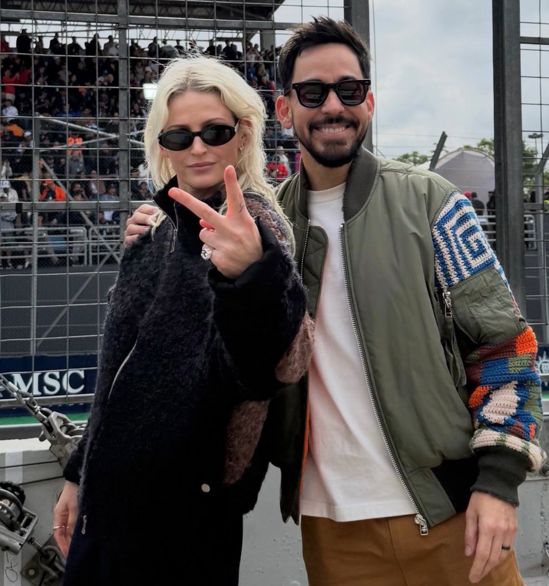 acervoemily's tweet image. Mike e sua irmã mais nova 🥹