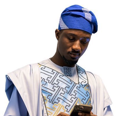 Iamkolotayo's tweet image. This man 🤩🤩🤩
Tag him if you know him. 
Say a word of prayer, too, for him. 

People already started receiving their laptops based on a dream this man had on his couch. 

A life-changing project 👏👏👏👏

Thank you 😊 
@silverpenydr @boye4christ2006 @Horiyourme @mobola_ade