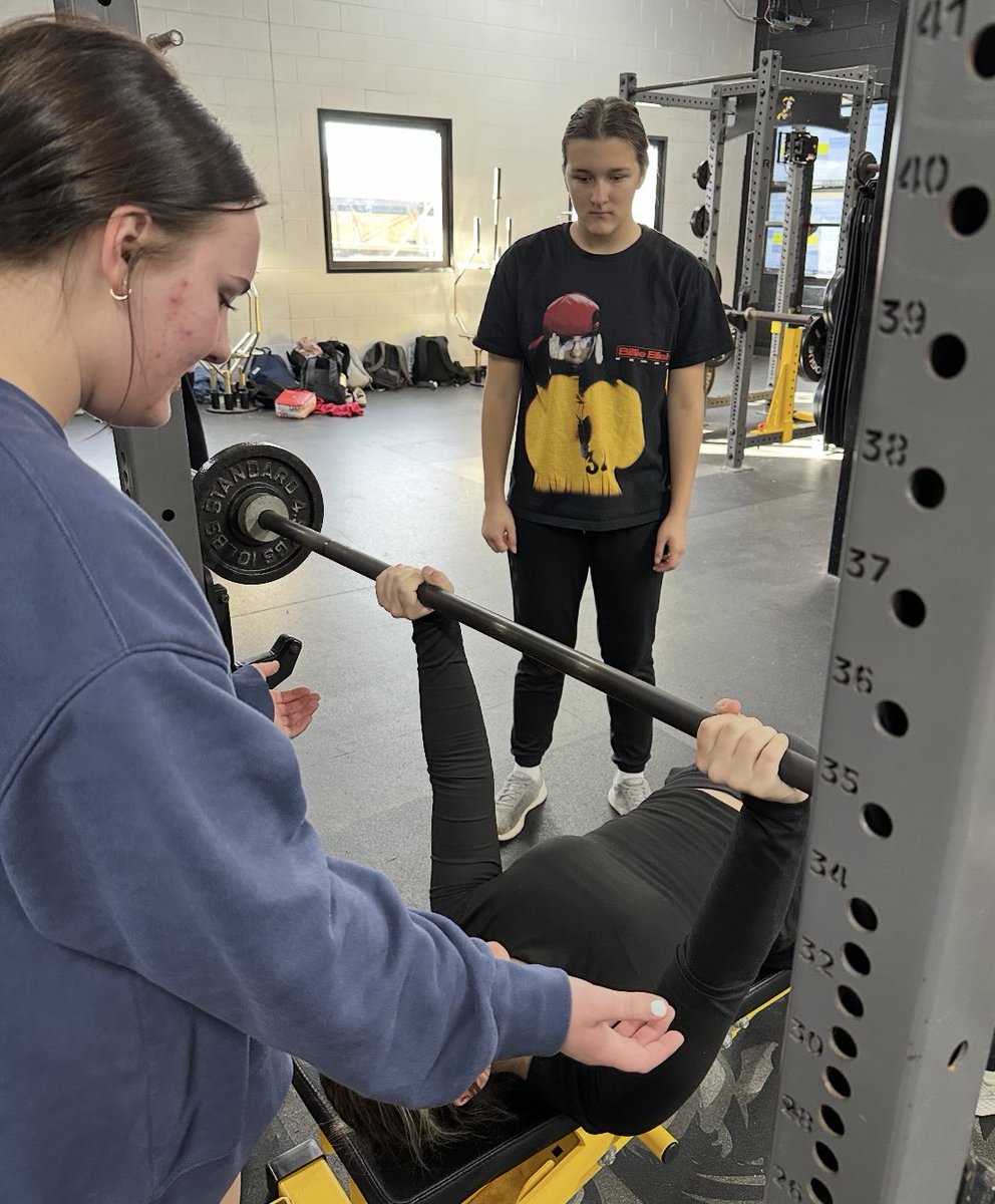 SanditeStrength's tweet image. Weightroom Wednesday
Last year, @SanditeVBall came to the weightroom as a team for off-season Nov-May. The 2025 season was one for the record books…I don’t think it’s a coincidence. They started their offseason program this week to prepare for an even better 2026!
