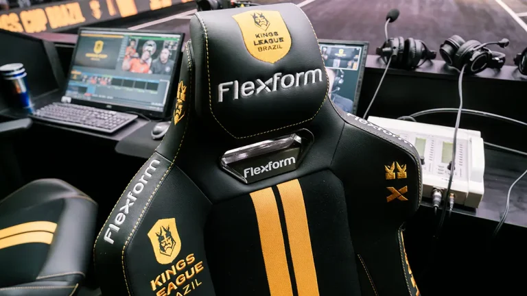 j_a_p_a_h__'s tweet image. 🏆 Flexform celebra 60 anos expandindo presença em esportes e e-sports, renovando parceria com Fluxo e conectando-se à Kings League. A marca reforça valores de ergonomia, conforto e inovação, apoiando atletas e gamers com soluções modernas e ações sociais. #Flexform