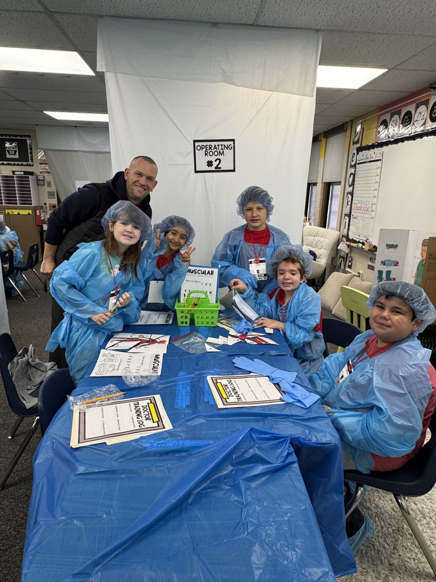 🩺 Paging all #ModelMustang doctors! Muraski's 3rd graders "scrubbed in" for their CKLA Human Body unit as classrooms transformed into operating rooms. 👩‍⚕️🫀

They rotated through each room to complete activities focused on the main body systems they’ve been studying.

Great work!
