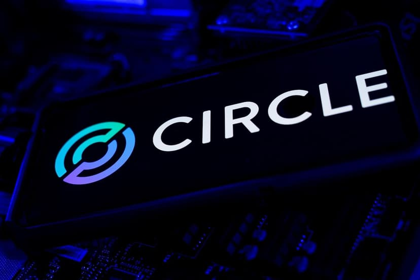 Circle reports $214M in net profit as USDC supply surges 108% to $73.7B.

Stablecoins aren’t just holding their ground, they’re expanding fast, and USDC continues to lead the institutional push toward regulated on-chain finance.

This growth highlights how stablecoins are