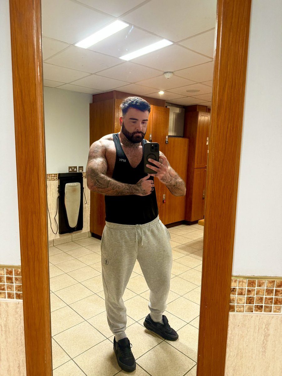 masteralpha94's tweet image. Gym smashed now who’s wallets am I smashing?