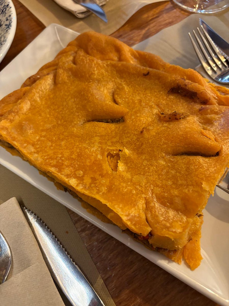 olmedaorigenes's tweet image. Galicia’s cuisine is truly unique and inimitable from the classic empanada gallega with sardinillas to the tender pulpo and fresh riser shells from its cold Atlantic waters. A land where every bite tells the story of the sea.
 #SpanishFood #Chefs #Galicia #Seafood #SpanishCuisine