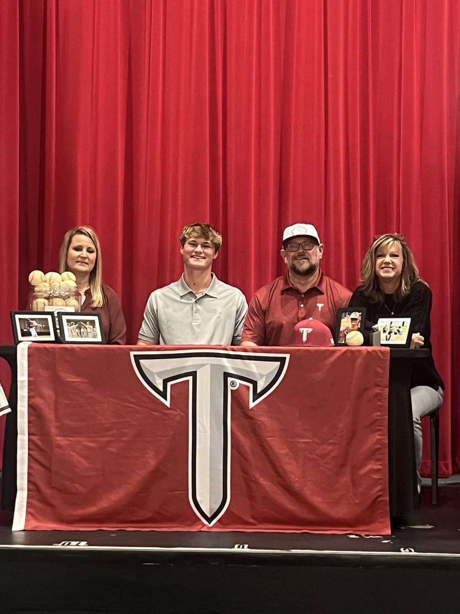 MOCO_BSB's tweet photo. Great day to be a Morgan County Bulldog!!! Congratulations Ty Tillery (Auburn), Caylem Richardson (Gordon State) and Hudson Reed (Troy) https://t.co/IzLAxGAcgH