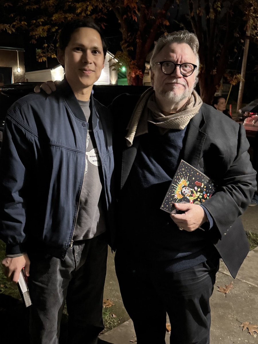 JordanRos6's tweet photo. He signed my sketchbook 😱 https://t.co/P0EhCocQ2O