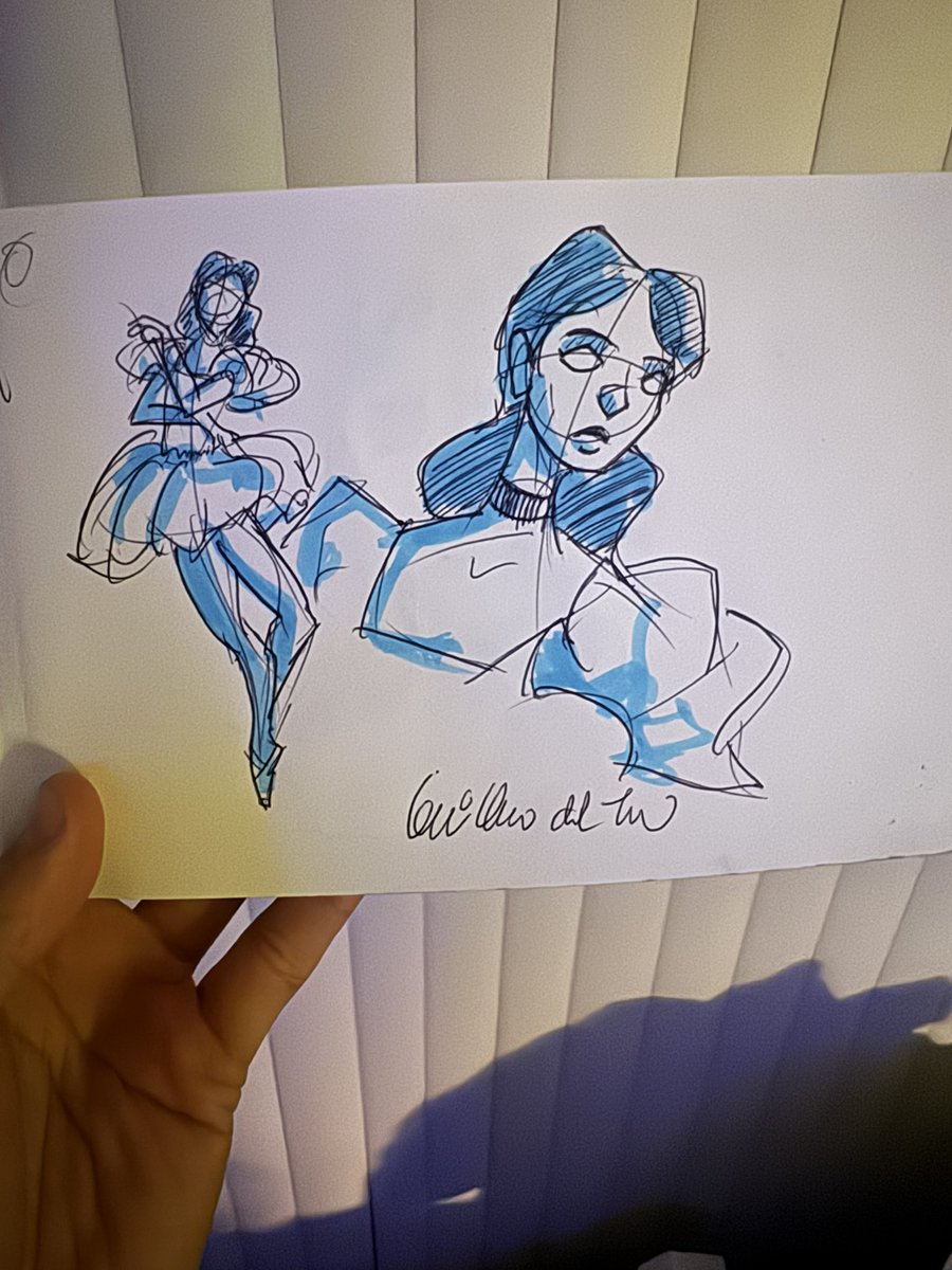 JordanRos6's tweet photo. He signed my sketchbook 😱 https://t.co/P0EhCocQ2O
