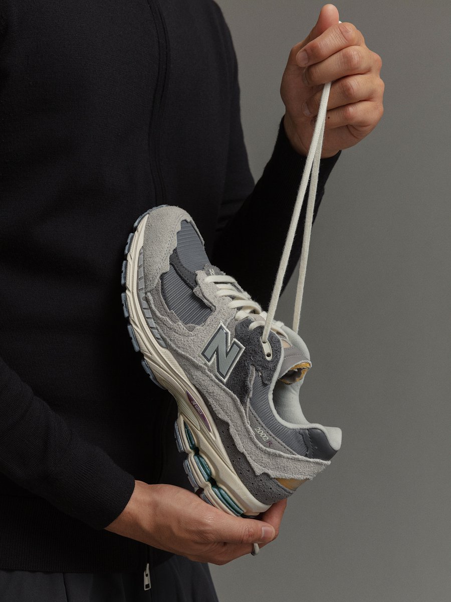 ExtraButter's tweet image. Nearly five years after its conceptual, Extra Butter presents a US-boutique exclusive of the original New Balance 2002R Protection Pack. Releasing in Cloud Grey, Phantom Black and Sea Salt this Saturday, November 15th 11am EST at both locations and online.