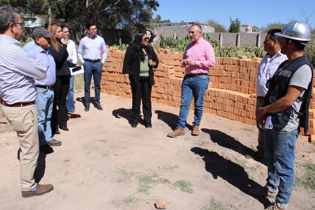 📍¡Desde #SLP seguimos impulsando la educación! 💪
Junto a nuestro Director General del @inifed.mx realizamos un recorrido de supervisión de obra 👷‍♂️✨

🏫 En la capital, el #CBTA196 crece con una ampliación que permitirá recibir a más estudiantes 🙌.
💰 Inversión: 17 millones de