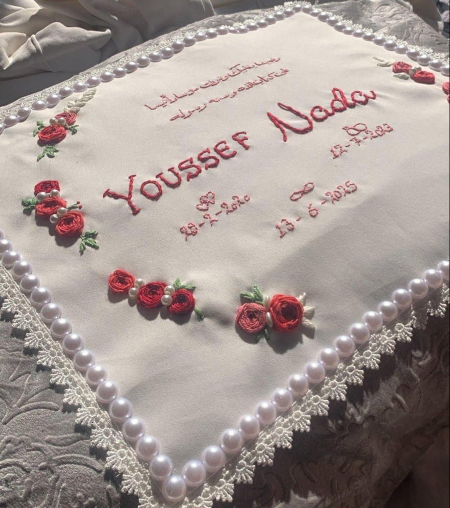 _STITCH279's tweet photo. مكنش عايزني انزل صورنا ف كتب الكتاب قالي علشان شكلي مش حلو اوي فالفرح ان شاء الله هكون كويس و هنزل كل حاجه قولتله انت زي القمر بس حاضر اللي انت عايزه بس هو مات و مفيش فرح  .. https://t.co/eSDOx7AJDw