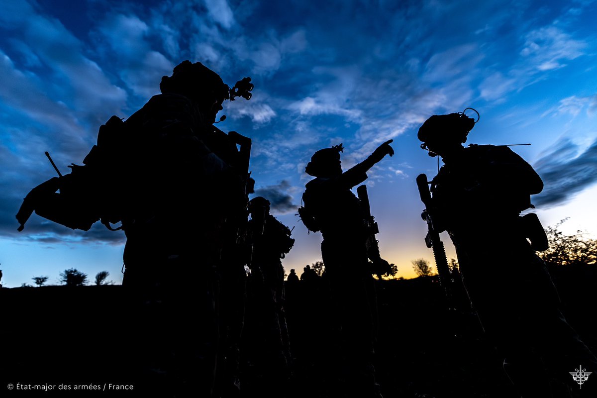 EtatMajorFR's tweet photo. 📍 Roumanie | Au contact avec la brigade multinationale de l'OTAN #DACIANFALL 
 
💥 Confrontations “force to force” des unités de la brigade dans des séquences de combat d'infanterie et de combat blindé
 
🤝 Montée en puissance des alliés 🇧🇪🇱🇺🇪🇸🇷🇴🇲🇰🇵🇹🇫🇷 de l'@OTAN_FR
#ensemble pour la sécurité du continent européen 💪