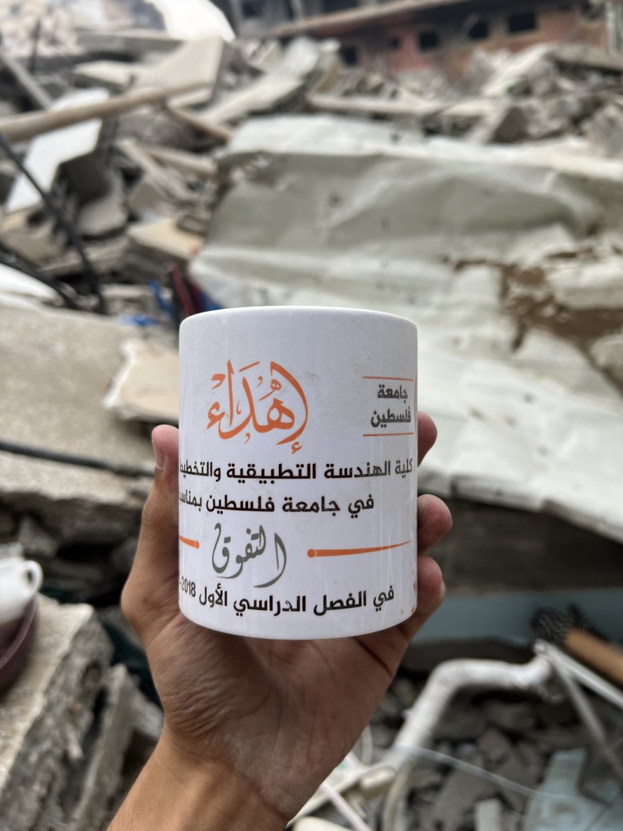 ahmed_develope's tweet image. الذكريات لا تموت لكنها تدفن أحياناً تحت الركام ..