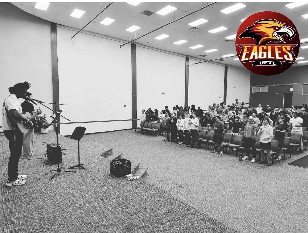 Coach Kyle Davis tweet media