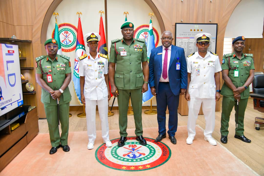 The CDS emphasizes Strategic Curriculum Update and Infrastructure Support; 
...as he received the Commandant of the NDC, Rear Admiral Abdullahi Ahmed, on a courtesy visit at the Defence Headquarters (DHQ).

More>> tinyurl.com/Visit2CDS
