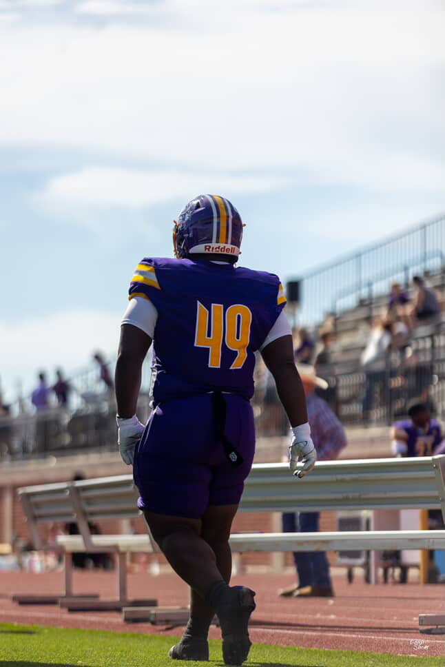 December grad 

Coaches get at me

Defense tackle 
Very versatile can play any position on Dline💯
Watch the tape💯
hudl.com/v/2T9vwc