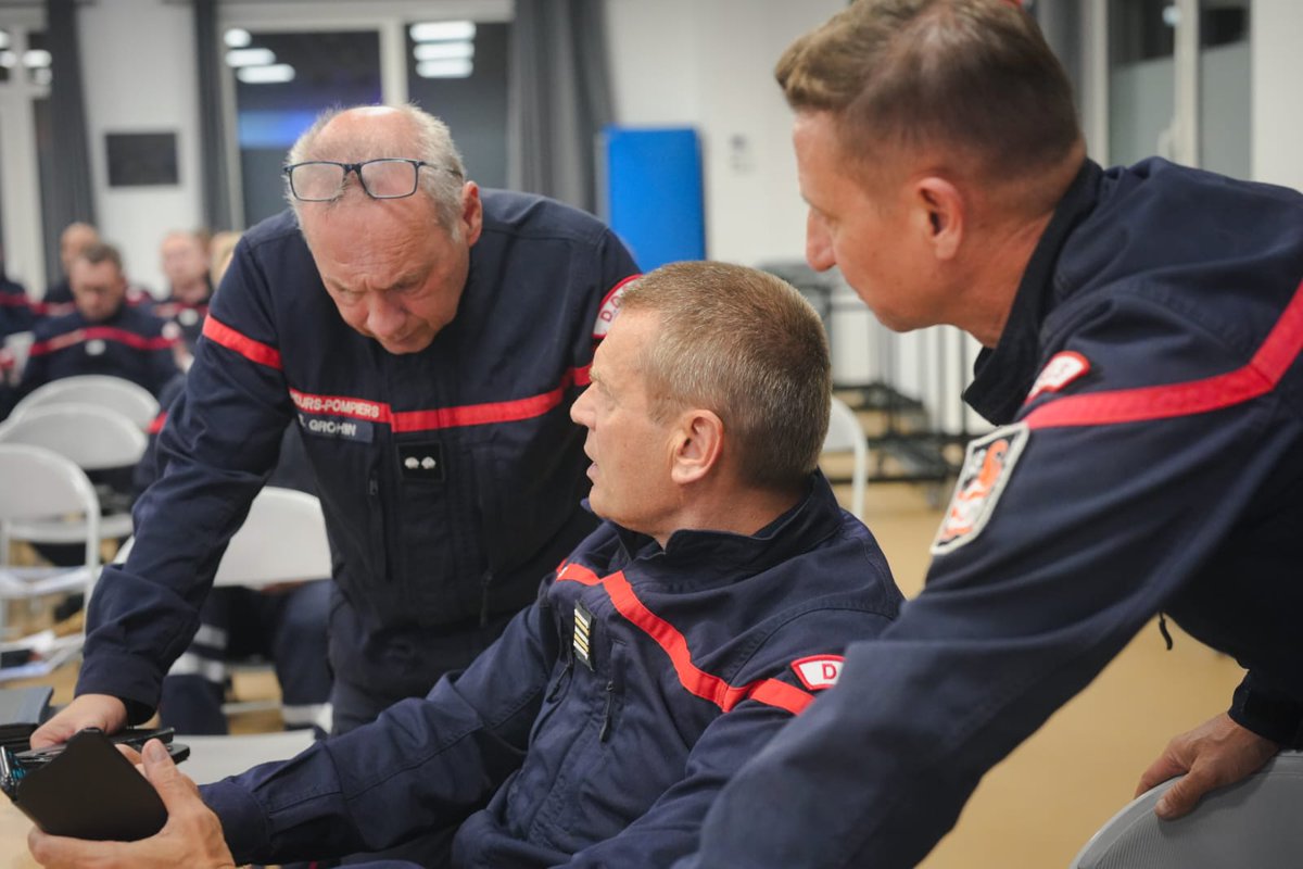 SDIS83's tweet image. Réunion des chefs de centre au #SDIS autour du DDSIS, contrôleur général @grohin_e .
🔥 Bilan de la saison #FeuxDeForêts 2025
💧 Doctrine départementale #Inondations
Des échanges constructifs marqués par l’engagement et la cohésion au service de la population.
@DLain83 
@Prefet83