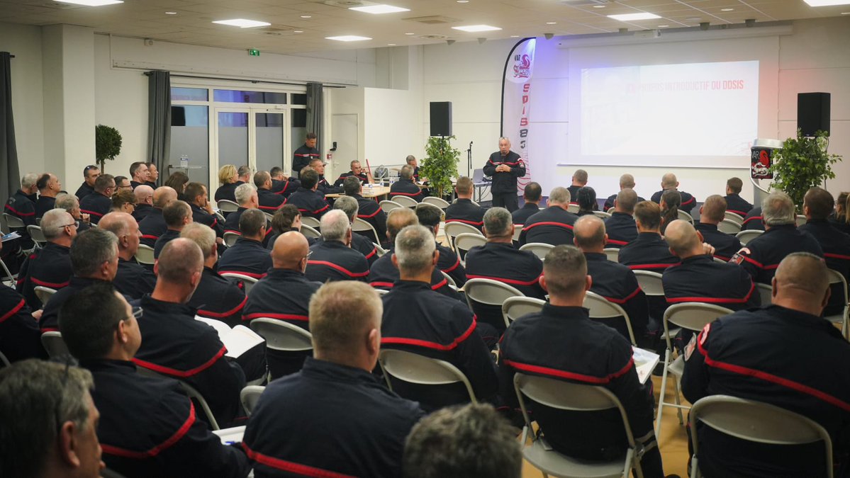 SDIS83's tweet image. Réunion des chefs de centre au #SDIS autour du DDSIS, contrôleur général @grohin_e .
🔥 Bilan de la saison #FeuxDeForêts 2025
💧 Doctrine départementale #Inondations
Des échanges constructifs marqués par l’engagement et la cohésion au service de la population.
@DLain83 
@Prefet83