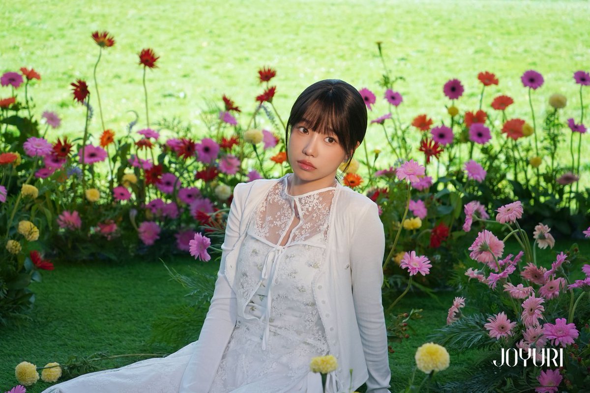 jo yuri pics ☁️ tweet media