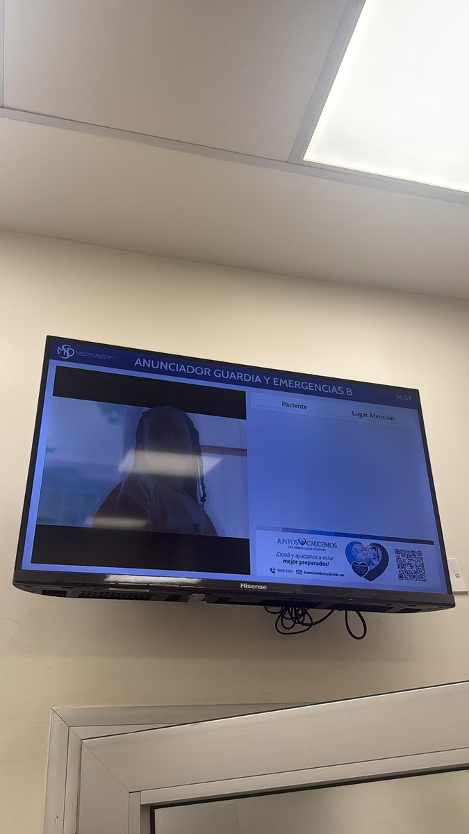 Anuncios en la TV que muestran cuando te llaman en la clínica. Todo espacio es una oportunidad de negocio