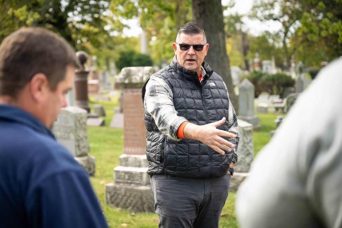 MasonTenders's tweet image. Yesterday, marked the 138th anniversary of the 4 defendants blamed &amp;amp; executed for the still unsolved bombing at the Haymarket Massacre.

Last month, LiUNA V.P. Mike Hellstrom stood beside the monument w/ members of the Eastern Region who paid respects at this historic site.