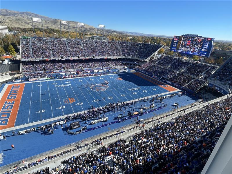 EVstudioAEP's tweet image. Had a great time at the Boise State game with our friends from Rule Steel Tanks, INC.! 
Always a good time connecting with industry partners! 🏈@BoiseState #Boise #Idaho 

#BSU #BoiseID #EVstudio