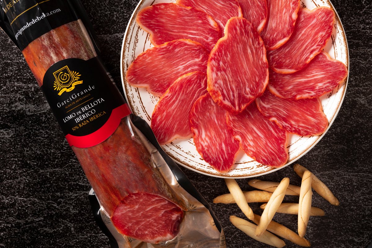 ¿Sabías que si entras en nuestra página web, buscas Lomo ibérico 50% raza ibérica y le das a "añadir al carrito"; llegará a tu casa un embutido lleno de autenticidad, sabor y jugosidad? Yo que tu hacía el pedido 😉 

_
#lomo #embutido #garcigrandedebellota #salamanca