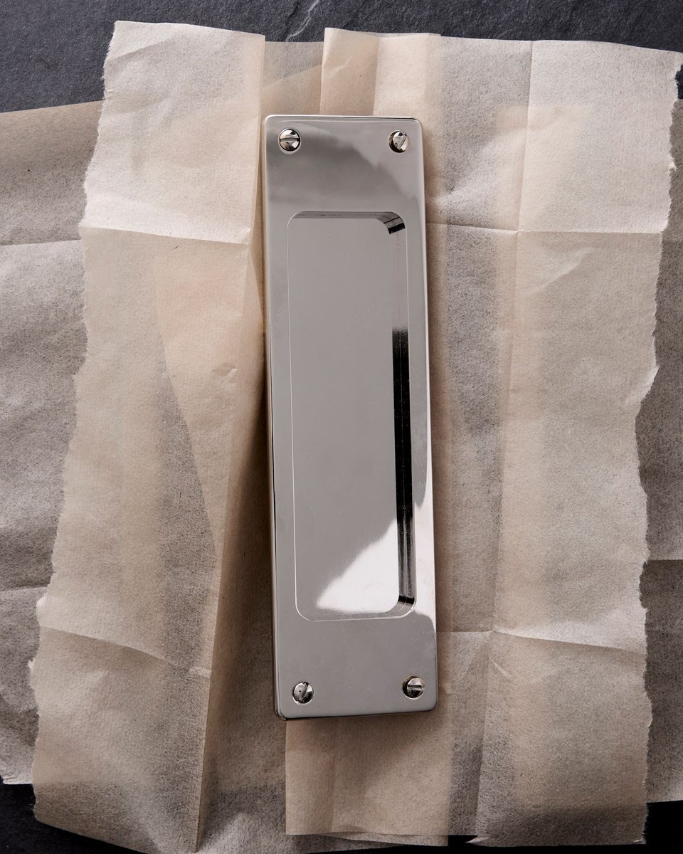 WaterStBrass's tweet photo. Every angle of our decorative hardware is thoughtfully and delicately handcrafted with care, culminating in a reveal of pure, quiet luxury.

Photo credit: Addie Juell Photography

Stone and Tile credit: GENROSE Stone and Tile

#LuxuryHardware #InteriorDesign #DecorativeHardware https://t.co/0R10AeyVw4