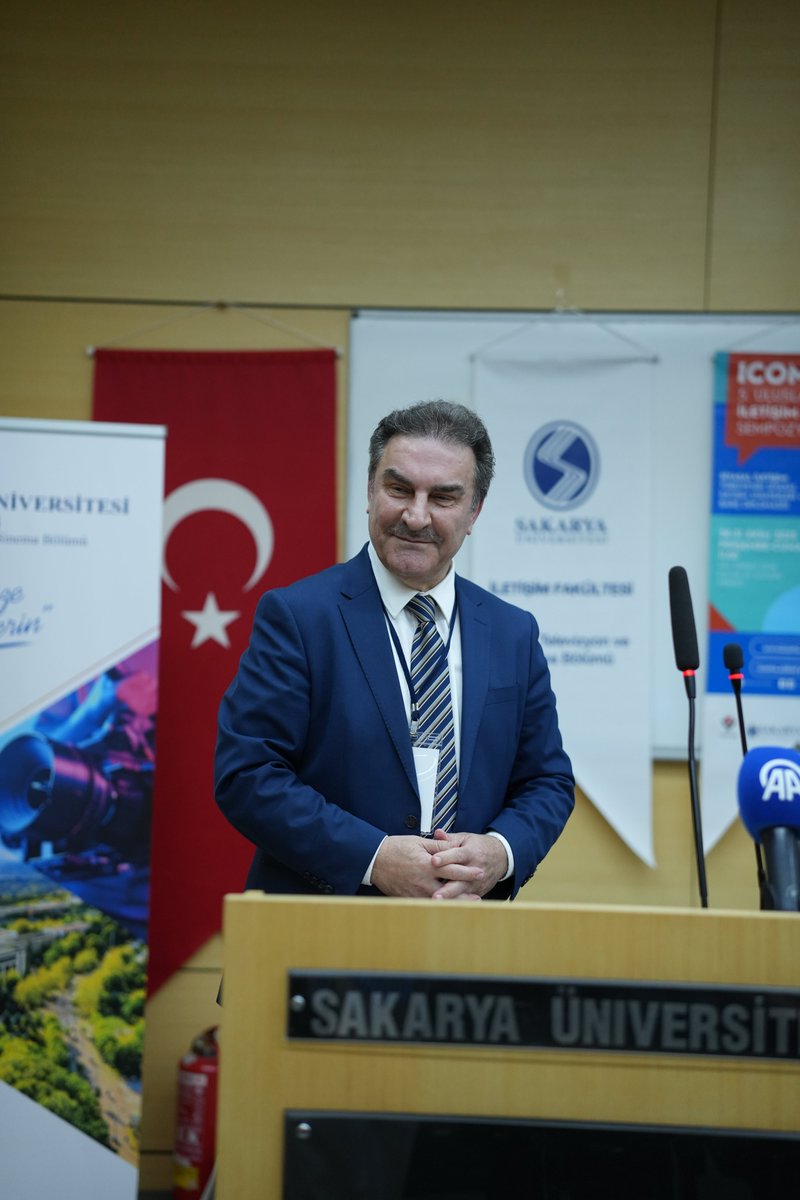 IletisimIcoms's tweet photo. 🎙️ #ICOMS2025 | Keynote Speaker Prof. Dr. Zakir Avşar (Hacı Bayram Veli Üniversitesi), “Dijital Bağımlılık ve Biz” başlıklı konuşmasını gerçekleştirdi.
#ICOMS #DijitalBağımlılık #İletişimBilimleri
@Tubitak https://t.co/HGeCAhOgGM