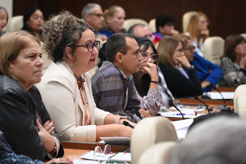 Nuestros científicos enfrentan con decisión las afectaciones a la salud de nuestro pueblo , tenemos experiencia , venceremos #Cuba