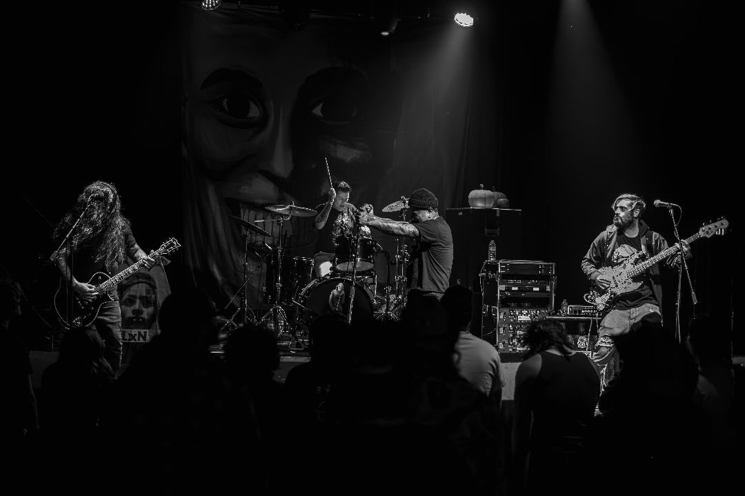 HAZRDZ408's tweet photo. A night at the Ritz @theritzsj 

⛓️HAZRDZ⛓️⛓️DOLORES⛓️WARTONGUE
@doloreshardcore 
@hazrdzsanjose 
𝖂𝖆𝖗 𝕿𝖔𝖓𝖌𝖚𝖊
@theritzsj 

📸 @thephotoghoul https://t.co/koYQJms2fM