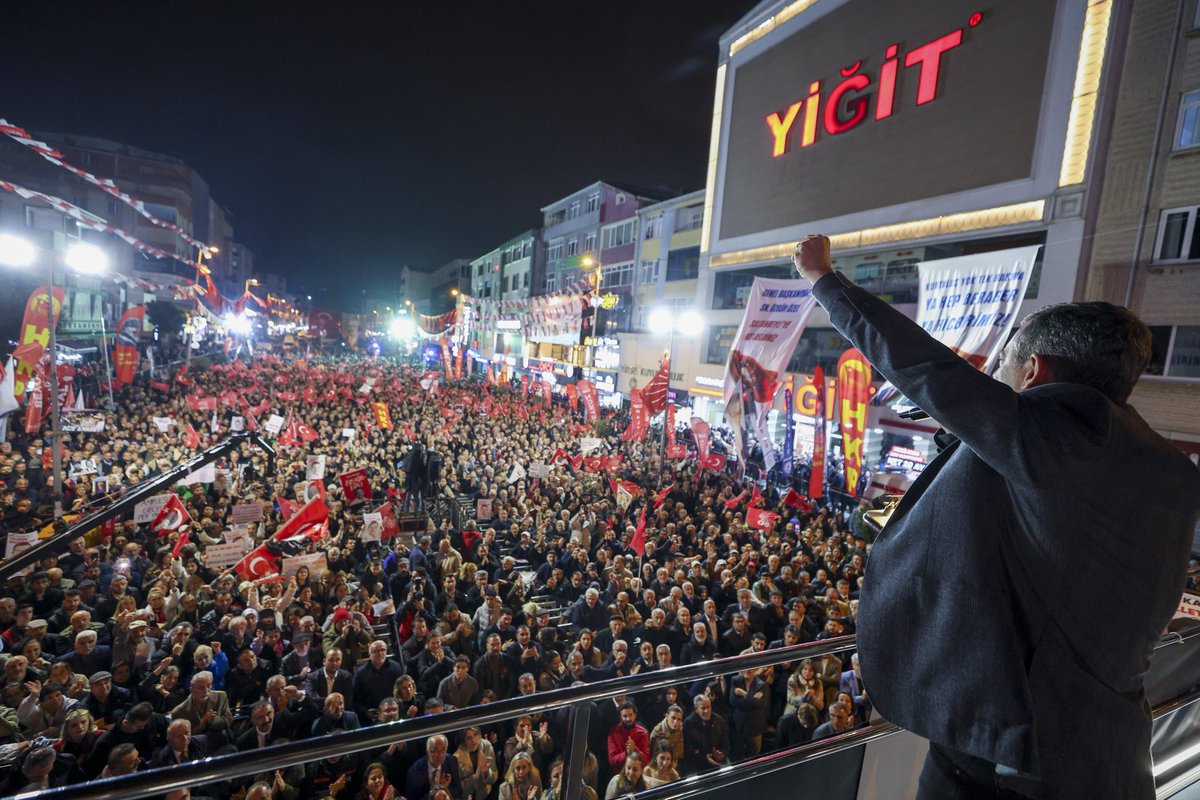 Sultanbeyli Kent Meydanı’nda, millet iradesine sahip çıkmak için bir aradaydık.

Genel Başkanımız Sayın Özgür Özel’in öncülüğünde, demokrasimizi güçlendirmek ve halkımızın sesini daha gür duyurmak için omuz omuza verdik.

Halkın iradesi, demokrasimizin en sağlam temeli olmaya